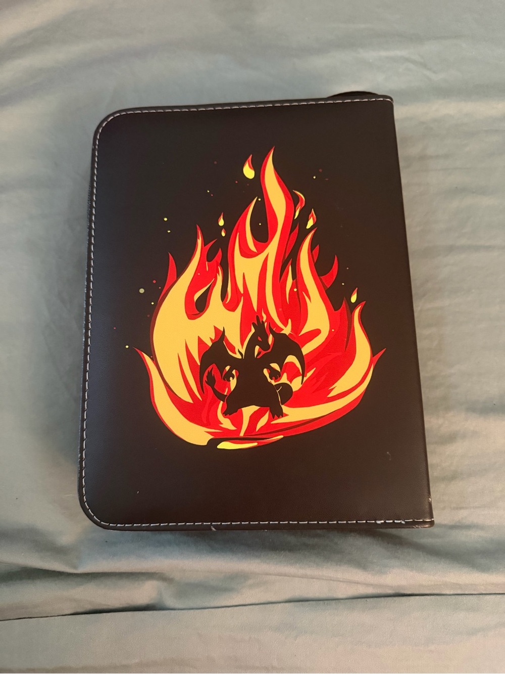 Pokemon Black & Red Charmander & Charizard Zip Up 4 Pocket Binder - Picture 2 of 4